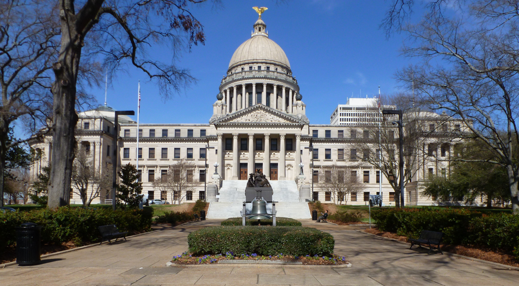 Mississippi Legislature moving closer on income tax bills, but still far apart